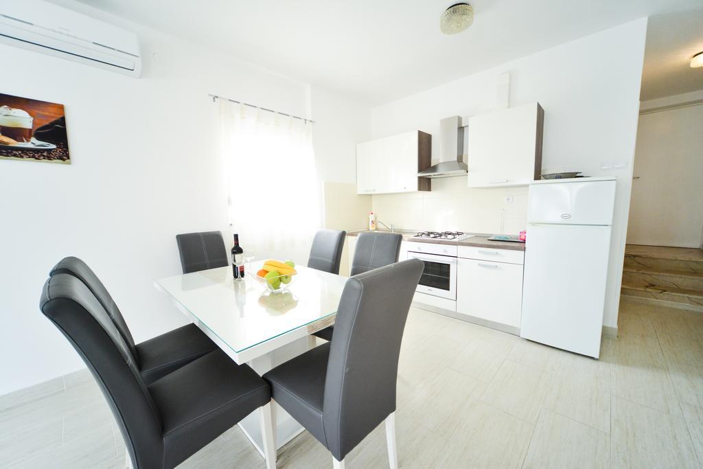 Apartments Valentina Petrcane Buitenkant foto