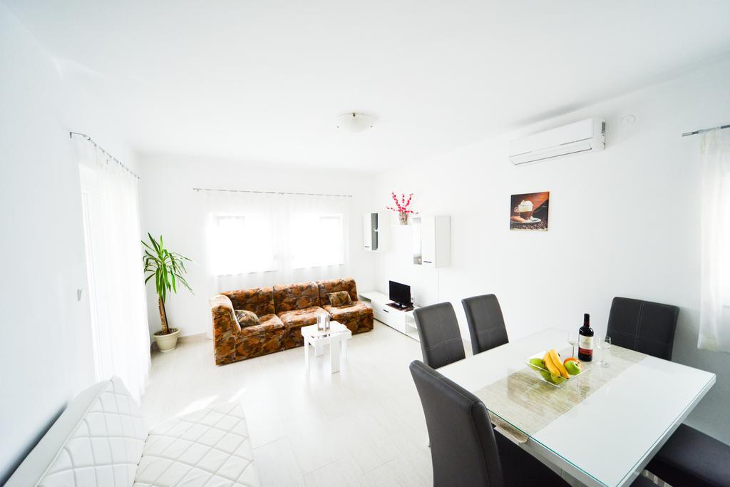 Apartments Valentina Petrcane Buitenkant foto